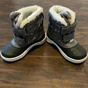 Like new toddler snow boots